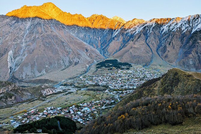 3-Day Hiking Group Tour in Kazbegi - Day 2: Gergeti Trinity Church to Sabertse Pass and the Gergeti Glacier