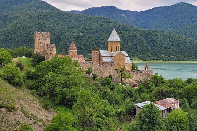 A day trip to Great Caucasian mountains - Jinvali Reservoir, Ananuri Castle Ensemble, and the start of the Aragvi views
