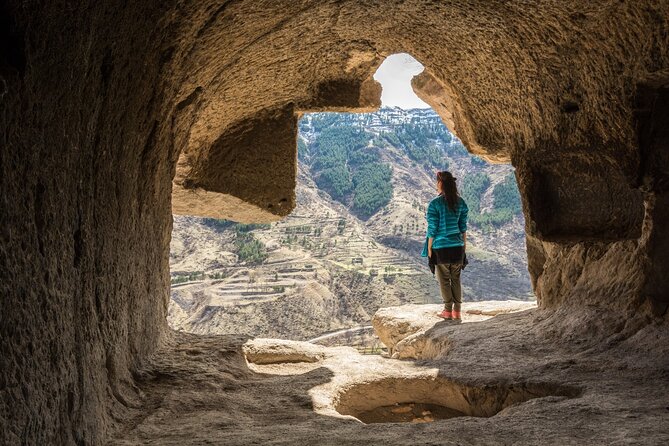 Borjomi - Vardzia • Private 2-Day Escape - Day 2: Rabati Castle, Vardzia caves, and Paravani Lake peace