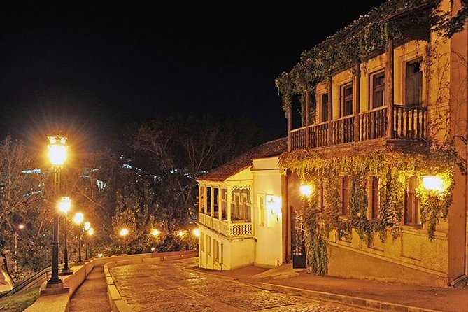 Classic Tbilisi Walking Tour - Lado Gudiashvili Square and Kldisubani connections