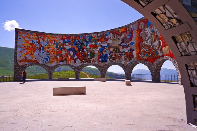 Day tour to mountains Jinvali lake, Ananuri, Kazbegi, Arch friendship - Zhinvali Dam and the turquoise reservoir pause