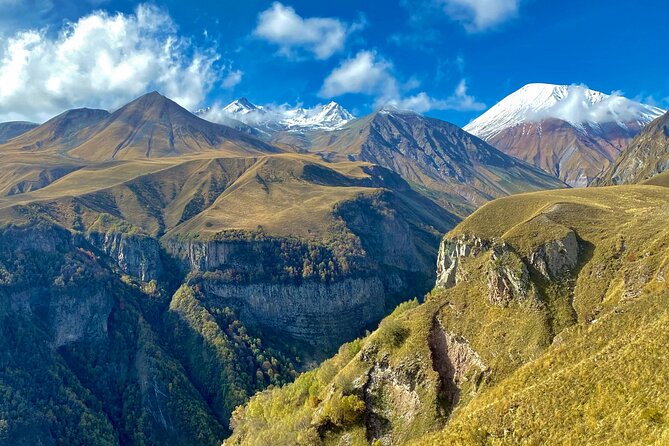 Day Trip to Kazbegi and Gudauri - Ananuri Fortress Ensemble: medieval Georgia in stone, carvings, and frescoes