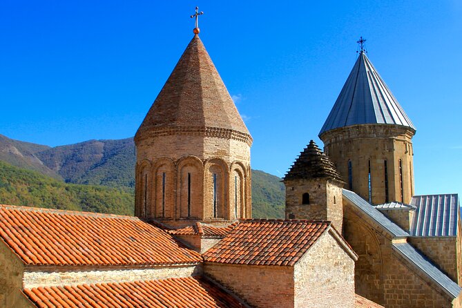Day Trip to Kazbegi and Gudauri - Guides and timing: why this tour often wins, and when it can feel rushed