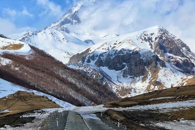From Tbilisi to Gudauri Ski Resort, Zhinvali, Ananuri Day Trip - Setting Out From Tbilisi: The 9:00 AM Rhythm