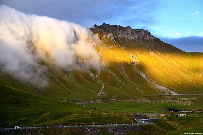 Full-Day Kazbegi - Stepantsminda, Gudauri Private Guided Tour - Lunch at Rooms Kazbegi: What to Do When Food Isn’t Included