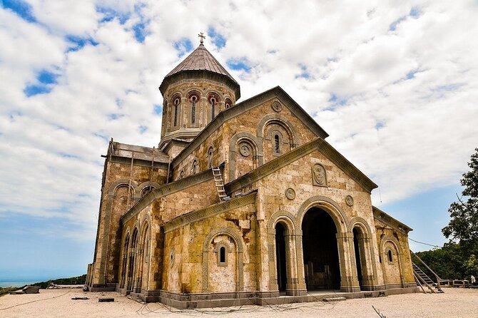 Full Day Tour in Sighnaghi Bodbe Tsinandali from Tbilisi - Stop 1, Bodbe Monastery of St. Nino: a calm 40 minutes