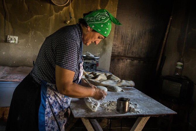 Kakheti - Small wineries and family-cooked lunch • Private tour - Badiauri clay-oven bread and sheep-and-cow cheese