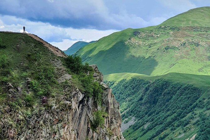 Kazbegi full day private tour + LUNCH - Lunch in the middle of the day, and why it matters