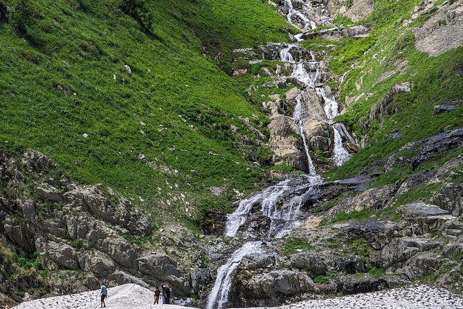 Kazbegi & Gudauri Private Full-Day Tour From Tbilisi - Stepantsminda break at Rooms Kazbegi: lunch and reset time