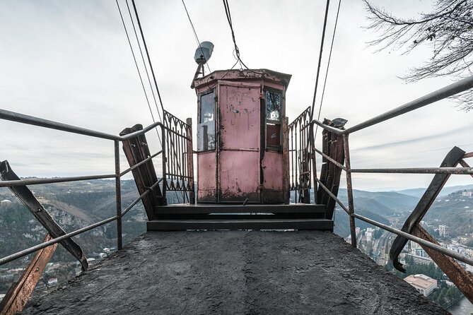 Kutaisi:Chiatura Tour with Katskhi Pillar & Cable Car Experience - Mgvimevi Cave Monastery: short visit, memorable atmosphere