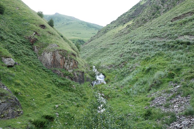Military Road Marvels: Ananuri, Kazbegi & Khinkali Masterclass - Zhinvali Dam and Ananuri Castle Ensemble, Where the Views Do the Talking