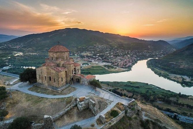 Mtskheta - Jvari - Samtavro, the cradle of Georgian Christianity. (group tours) - Stop 1: Jvari Church, VI-century views over Aragvi and Kura