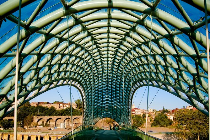 Old Tbilisi Tour: Private Walking Tour With Wine Tasting - Down into Abanotubani: sulfur baths and the 47 C detail