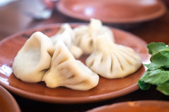 Old Town and Beyond: A Tbilisi Silk Road Feast with Culinary Backstreets - Getting started at Waterfall Square, and why the timing matters