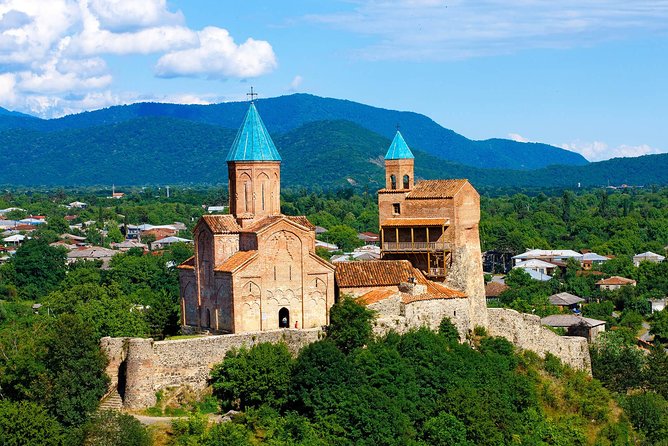 Private 4 days Food & Wine and Sightseeing tour to Kakheti, Kazbegi, Mtskheta. - Day 3 to Kazbegi: Ananuri, Gudauri, Gergeti Trinity, and a khinkali cooking night
