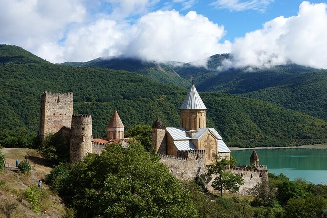 Private day Tour from Tbilisi to Kazbegi and Gudauri - The guide and photo help: why Misha-style service shows up in the best feedback