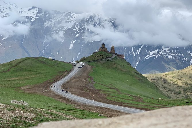 ️Private Full-Day Tour to Mtskheta and Kazbegi(stepantsminda) from Tbilisi - A confluence moment: black and white Aragvi