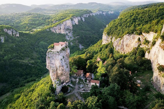 Soviet past - Private day tour to Chiatura, Katskhi pillar and Chronicles - Chronicles of Georgia: where Soviet architecture finishes the story