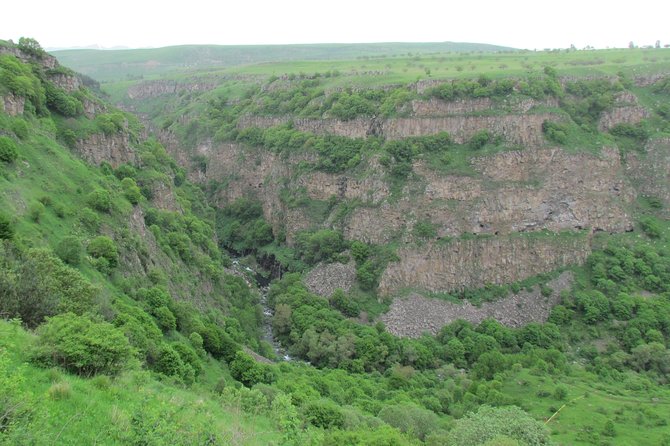Trip to The Diamond Bridge and Dashbashi Canyon - Stop 4: Mtatsminda Amusement Park for evening-style city views